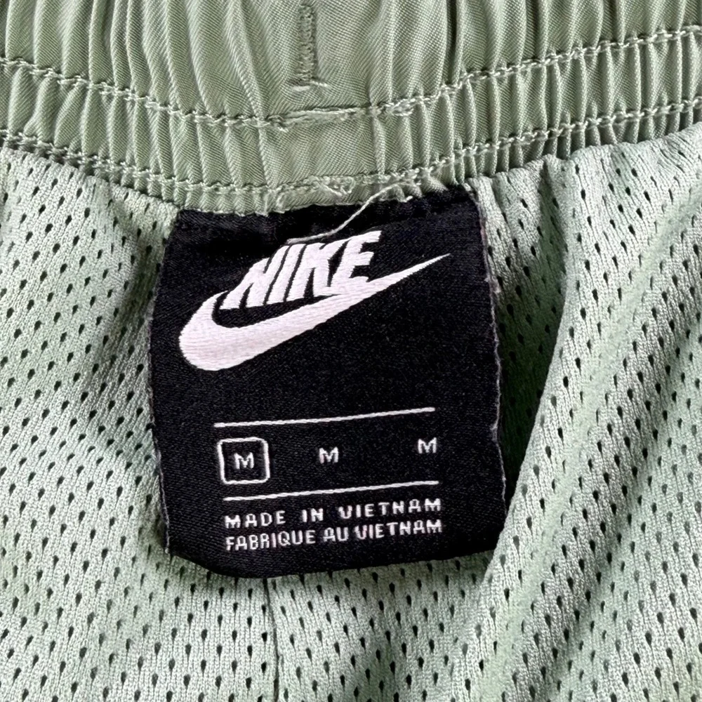 Nike Sportswear Woven‎ Flow Shorts Mens Medium Sage Green AR2382-386 Mesh Lined
